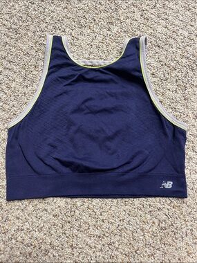🍀6/$20 New Balance Navy Sports Crop with Lime Piping